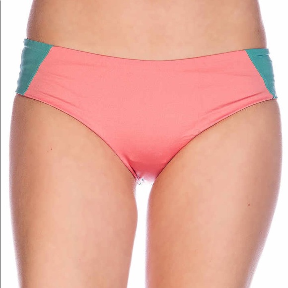 (2) Patagonia Reversible Cutback Bottoms - Picture 4 of 6